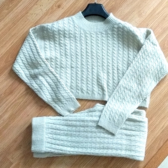 Missguided Sweaters - Missguided 2 Piece SET Knit Crop Sweater Legging